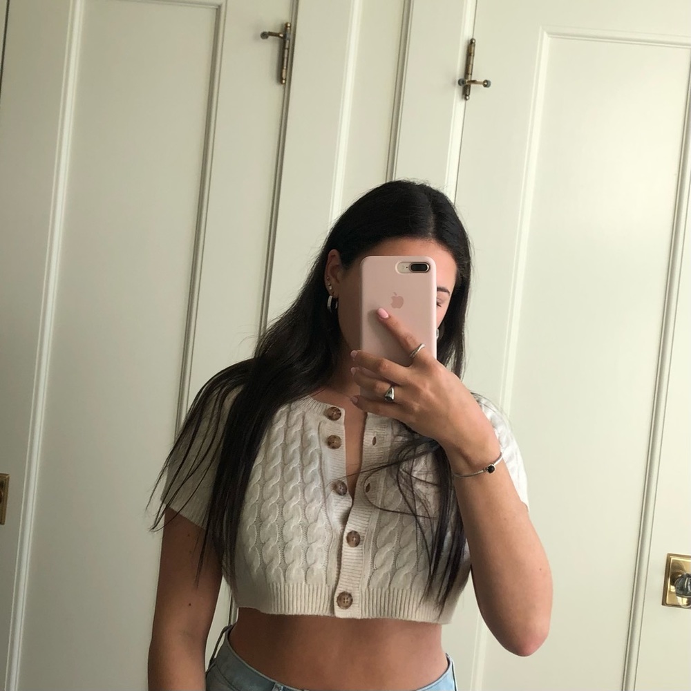 Aritzia - Sunday Best cropped sweater (t-shirt)